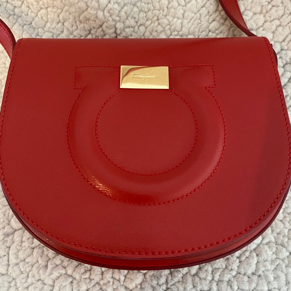 💯 Authentic Red Ferragamo crossbody